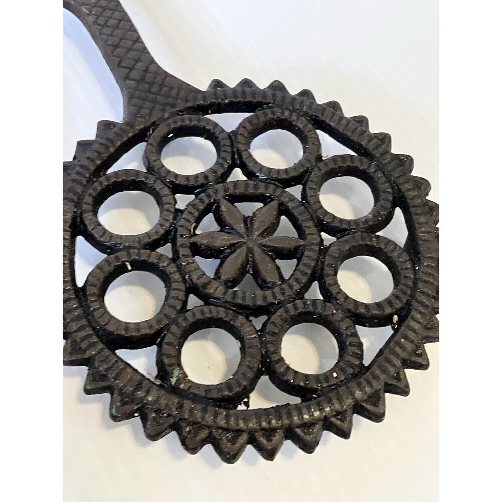 Antique Cast Iron Handled Trivet Set Of 3 Rustic Vintage Kitchen Decor Display - Picture 4 of 6